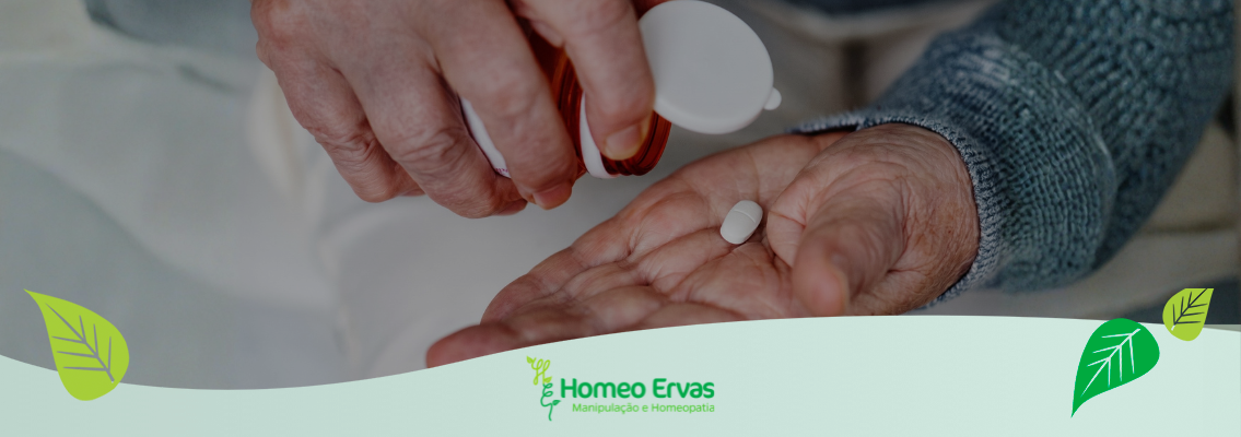Entenda como os remédios manipulados para idosos oferecem doses personalizadas, formas práticas e mais adequação às necessidades de cada tratamento.